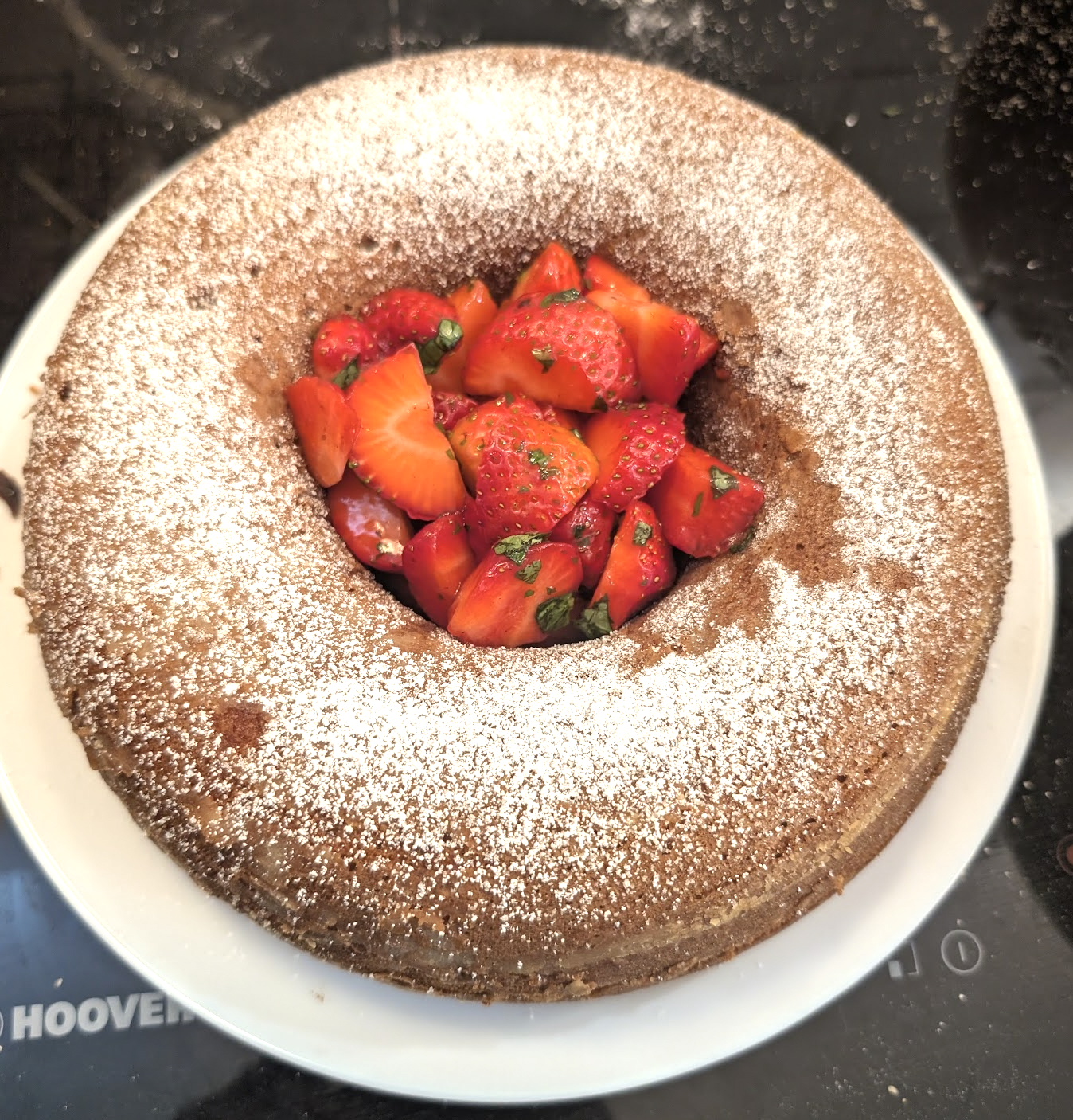 Vanilla cake with berries